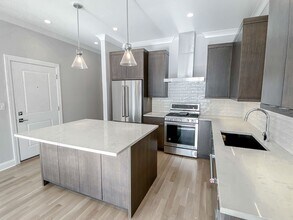 3343 N Kenmore Ave, Unit 3347 in Chicago, IL - Building Photo - Building Photo
