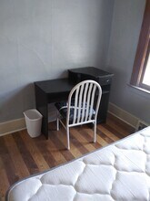 916 Ackerman Ave-Unit -Room 9 in Syracuse, NY - Foto de edificio - Building Photo