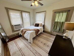 519 W Ridgewood Ct in San Antonio, TX - Building Photo - Building Photo