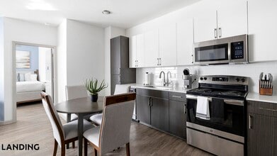 1001 S Center St in Arlington, TX - Building Photo - Building Photo