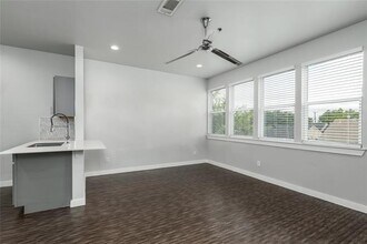 2330 Kirby St in Dallas, TX - Building Photo - Building Photo