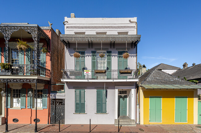 817 Burgundy St in New Orleans, LA - Foto de edificio - Building Photo