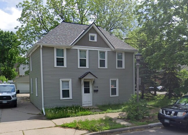 property at 726 Randolph Ave