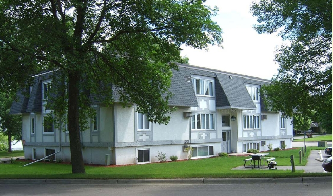 Shore Drive Apartments in Winsted, MN - Building Photo - Building Photo