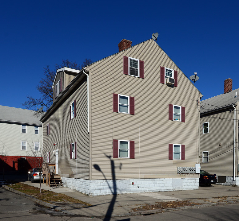 42 Chaffee St in Providence, RI - Building Photo