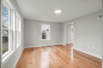 98 Uncatena Ave in Worcester, MA - Foto de edificio - Building Photo