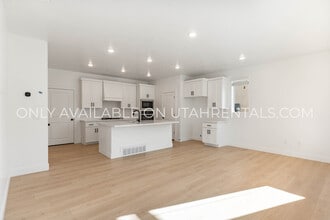 65 S Lunar Wy in Mapleton, UT - Building Photo - Building Photo