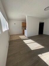 1736 N Sycamore Ave, Unit 214 in Los Angeles, CA - Foto de edificio - Building Photo