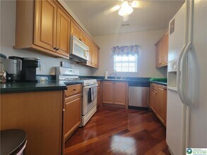 1015 Old Course Ln in Easton, PA - Building Photo - Building Photo