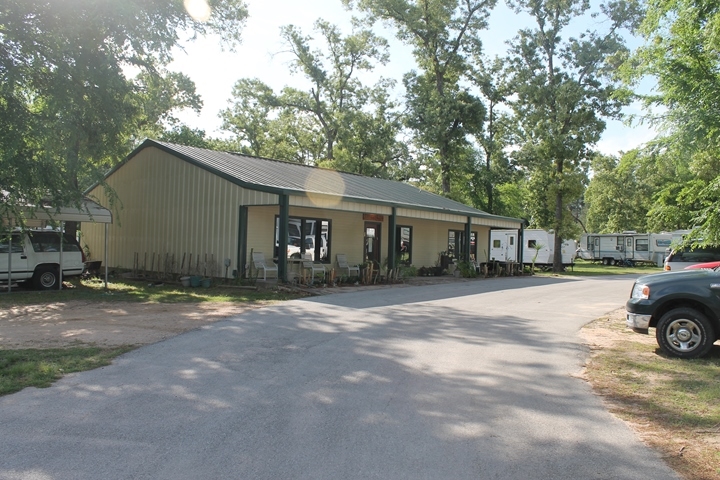 26450 Nichols Sawmill Rd in Magnolia, TX - Building Photo