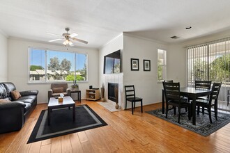 7009 E Acoma Dr, Unit 2131 in Scottsdale, AZ - Foto de edificio - Building Photo