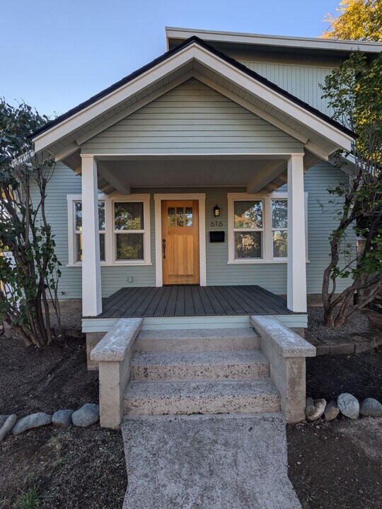 616 Newtown St in Medford, OR - Building Photo