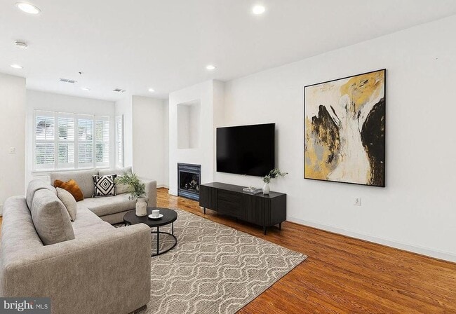 property at 524 15th St SE