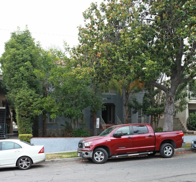 515 E Valencia Ave in Burbank, CA - Foto de edificio - Building Photo