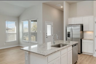 222 Nespral Dr in San Antonio, TX - Foto de edificio - Building Photo