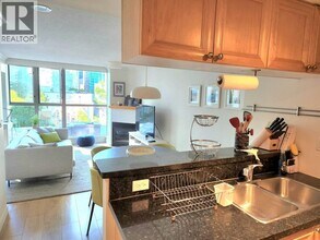 928 Richards St in Vancouver, BC - Building Photo - Building Photo