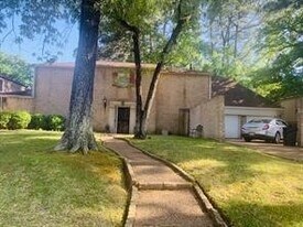 10815 Cypresswood Dr in Houston, TX - Building Photo