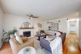 10320 San Luis Rey Pl NE in Albuquerque, NM - Building Photo - Building Photo