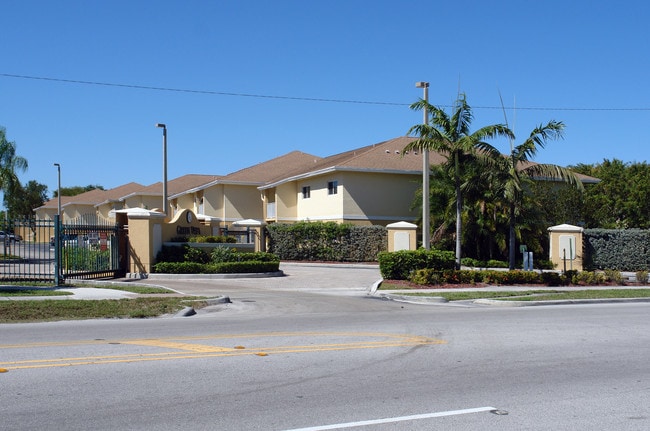 Green Vista Apartments in Hialeah, FL - Foto de edificio - Building Photo