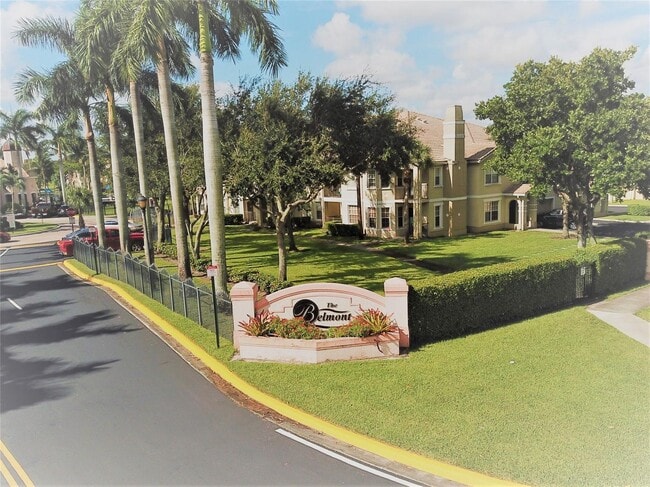 306 Belmont Ln in North Lauderdale, FL - Building Photo - Building Photo