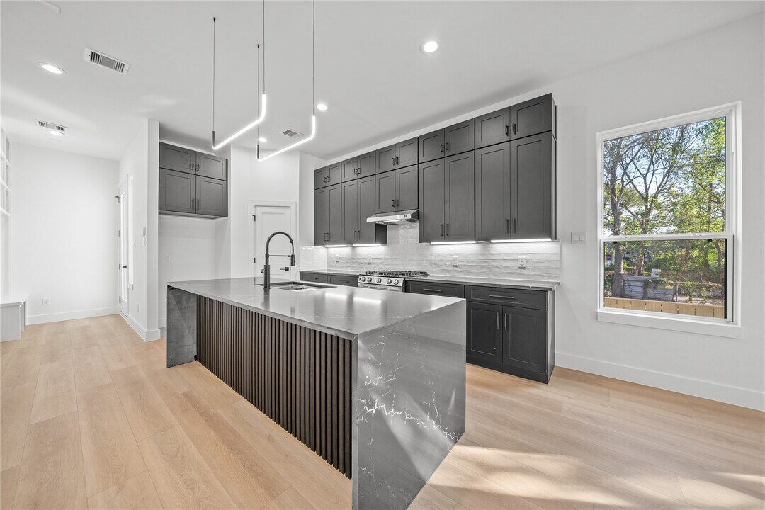 4321 Rogers St in Houston, TX - Building Photo