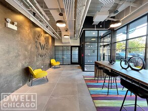 951 W Dakin St, Unit 1 in Chicago, IL - Building Photo - Building Photo