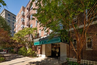 60 Plaza St E in Brooklyn, NY - Foto de edificio - Building Photo