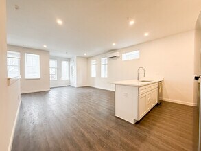 67 Perrin St, Unit 1 in Boston, MA - Foto de edificio - Building Photo