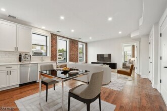 35 Main St in Millburn, NJ - Building Photo - Building Photo