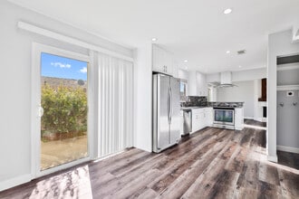 2702 College Ln in La Verne, CA - Foto de edificio - Building Photo