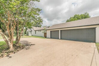 3909 Trail Lake Dr in Fort Worth, TX - Building Photo - Building Photo