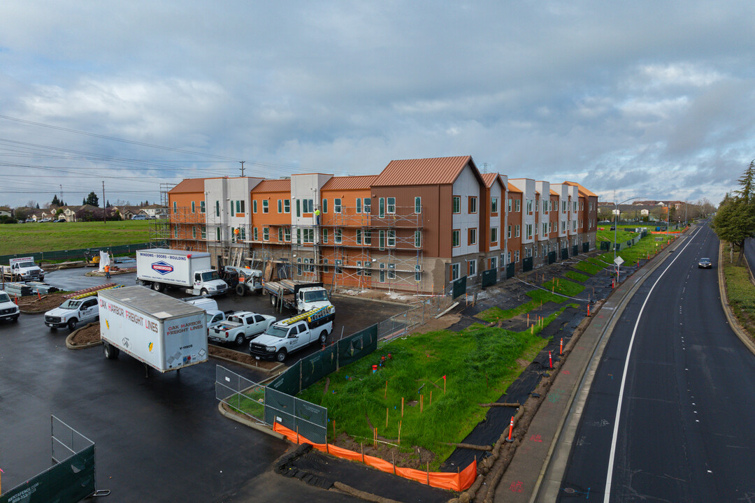 Pleasant Grove Apartments in Roseville, CA - Building Photo