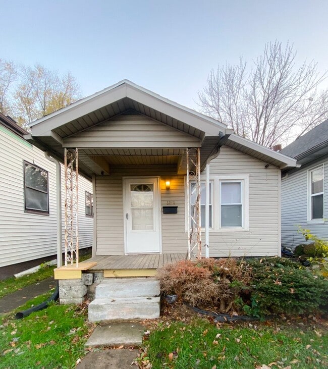 property at 1231 E Illinois St