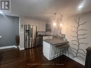 1415 Ghent Ave in Burlington, ON - Building Photo - Building Photo