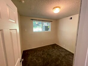 4556 Madison St NE in Minneapolis, MN - Building Photo - Building Photo