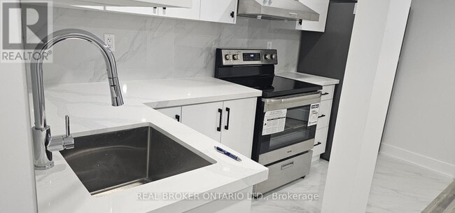 1296 Ellenton Crescent in Milton, ON - Building Photo - Building Photo