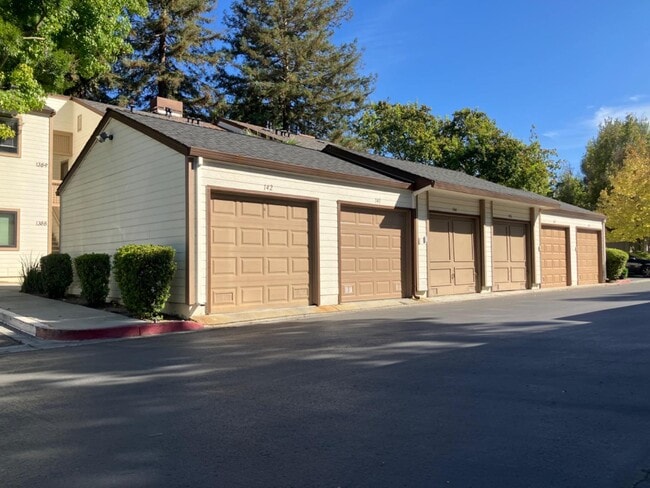 property at 1391 Meadow Ridge Cir