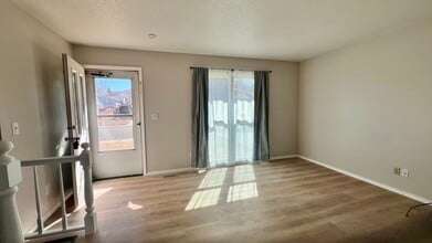 715 Saratoga Dr in Green River, WY - Foto de edificio - Building Photo