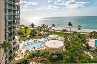 4901 Gulf Shore Blvd N in Naples, FL - Foto de edificio - Building Photo