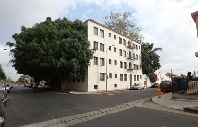 6326 Lexington Ave in Los Angeles, CA - Foto de edificio - Building Photo