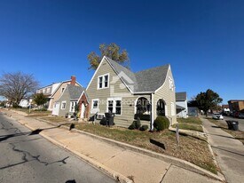 202 E 13th St, Unit 1 in Anderson, IN - Building Photo