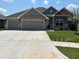 3002 Hollow Crest Ln in Norman, OK - Building Photo