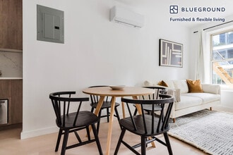 246 E 53rd St in New York, NY - Foto de edificio - Building Photo