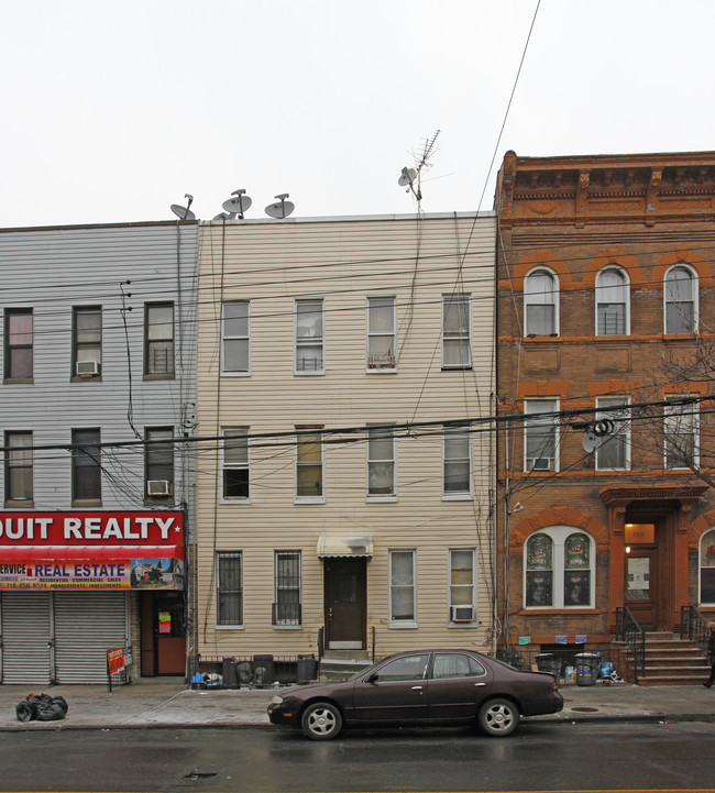 227 Wyckoff Ave in Brooklyn, NY - Building Photo - Building Photo