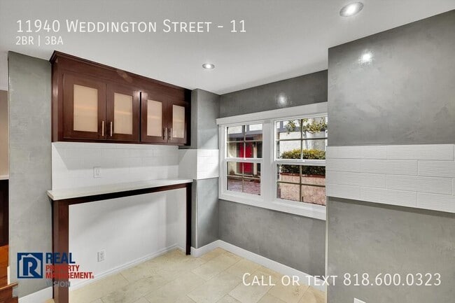 11940 Weddington St in Los Angeles, CA - Building Photo - Building Photo
