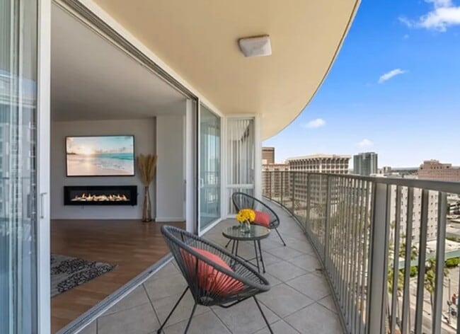 700 E Ocean Blvd in Long Beach, CA - Building Photo - Building Photo