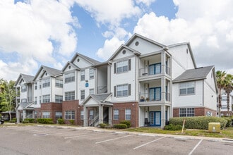 Colonnade at Regency in Jacksonville, FL - Foto de edificio - Building Photo