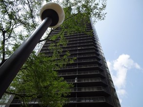 10 E. Ontario St. in Chicago, IL - Foto de edificio - Building Photo