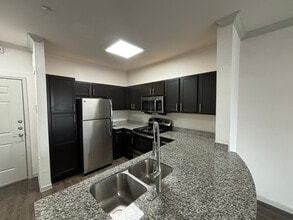 4624 Cromwell Dr in Kyle, TX - Foto de edificio - Building Photo