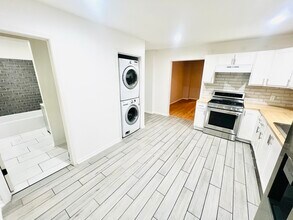 2611 N Holton St, Unit 2611 in Milwaukee, WI - Foto de edificio - Building Photo